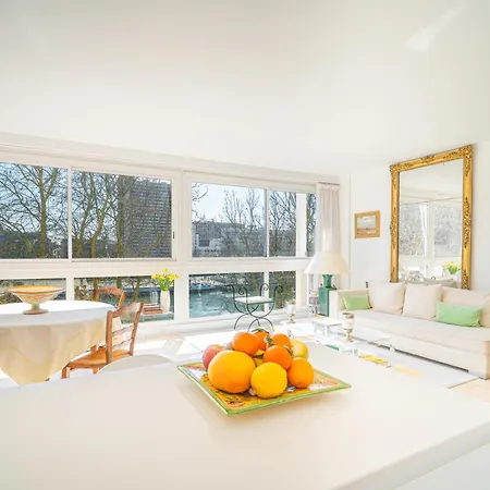 Lovely With View Apartment *